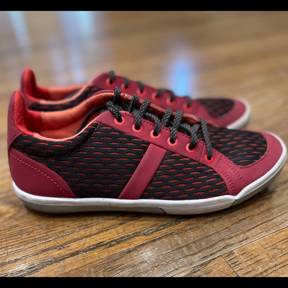 Plae Prospect size 5 Kids or Men 6.5 Women Red